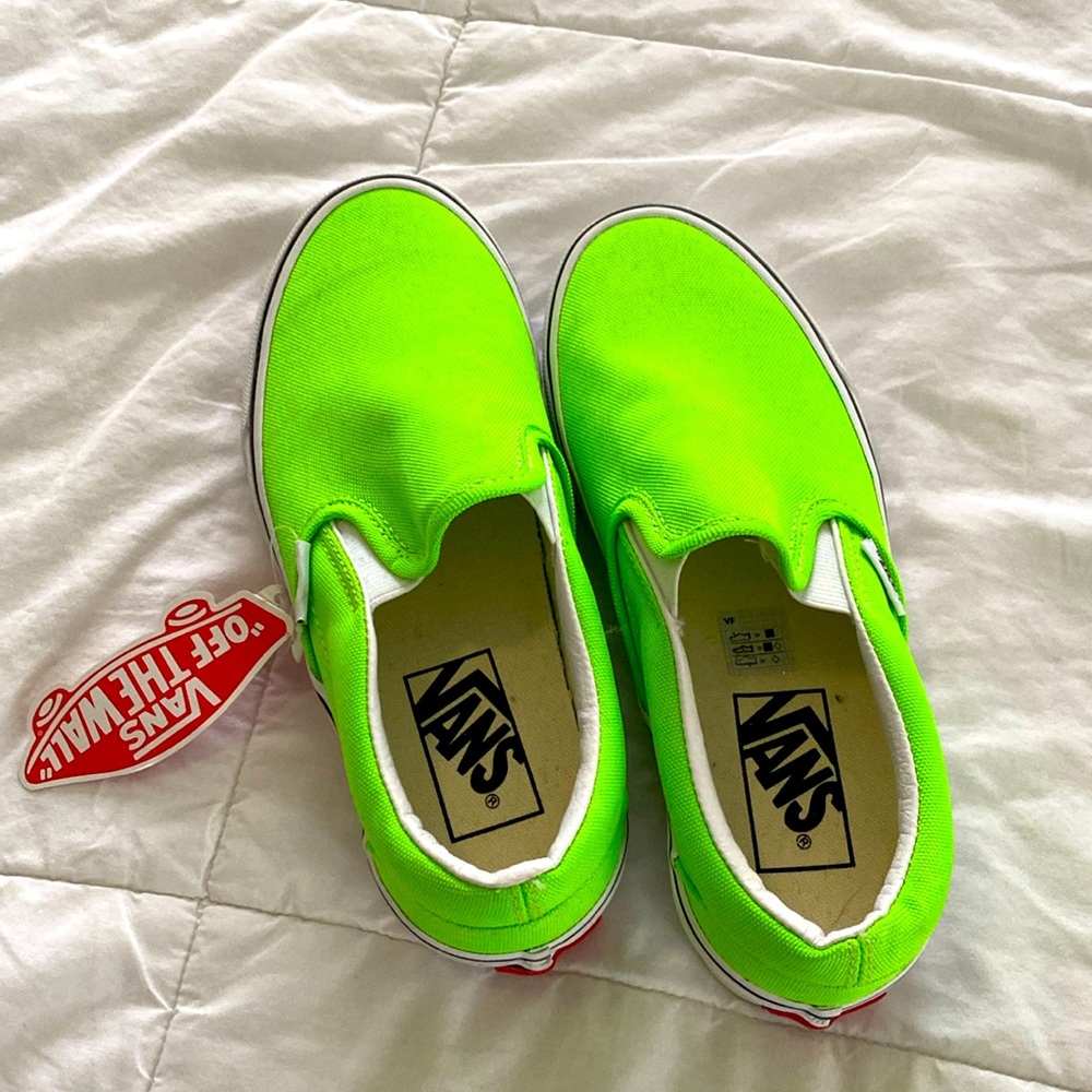 New Women’s size 7 Vans Classic Slip On, Neon Green Gecko